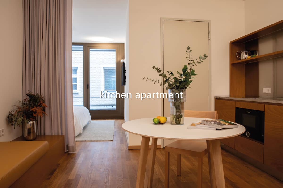 Downtown Kitchen Apartment | In-room dining