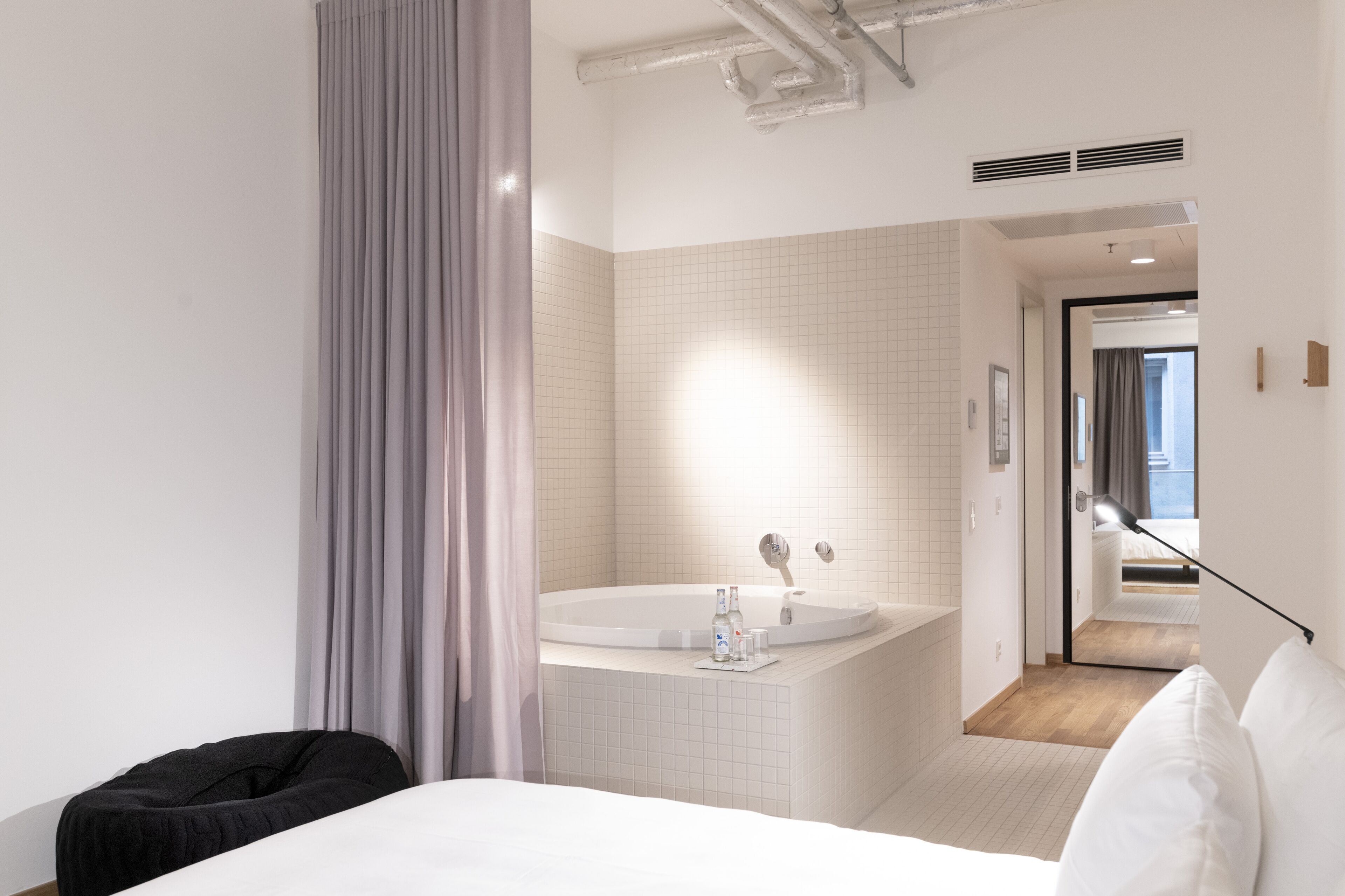 downtown jacuzzi | 1 bedroom, premium bedding, memory-foam beds, in-room safe