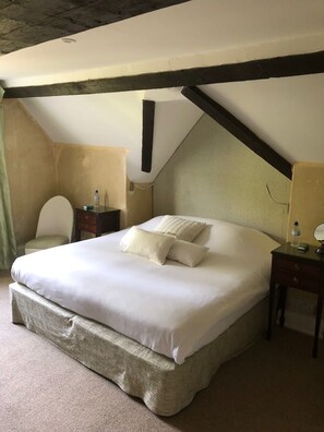Double Room (Room 5) | Blackout drapes, iron/ironing board, free WiFi, bed sheets - Victoria Spa Lodge (Stratford-upon-Avon)