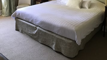 Double Room (Room 5) | Blackout curtains, iron/ironing board, free WiFi, bed sheets