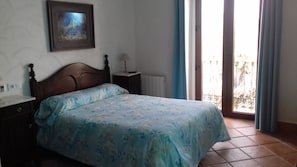 Quarto família, banheiro privativo, vista para a montanha (Habitación Anexa) | Roupa de cama