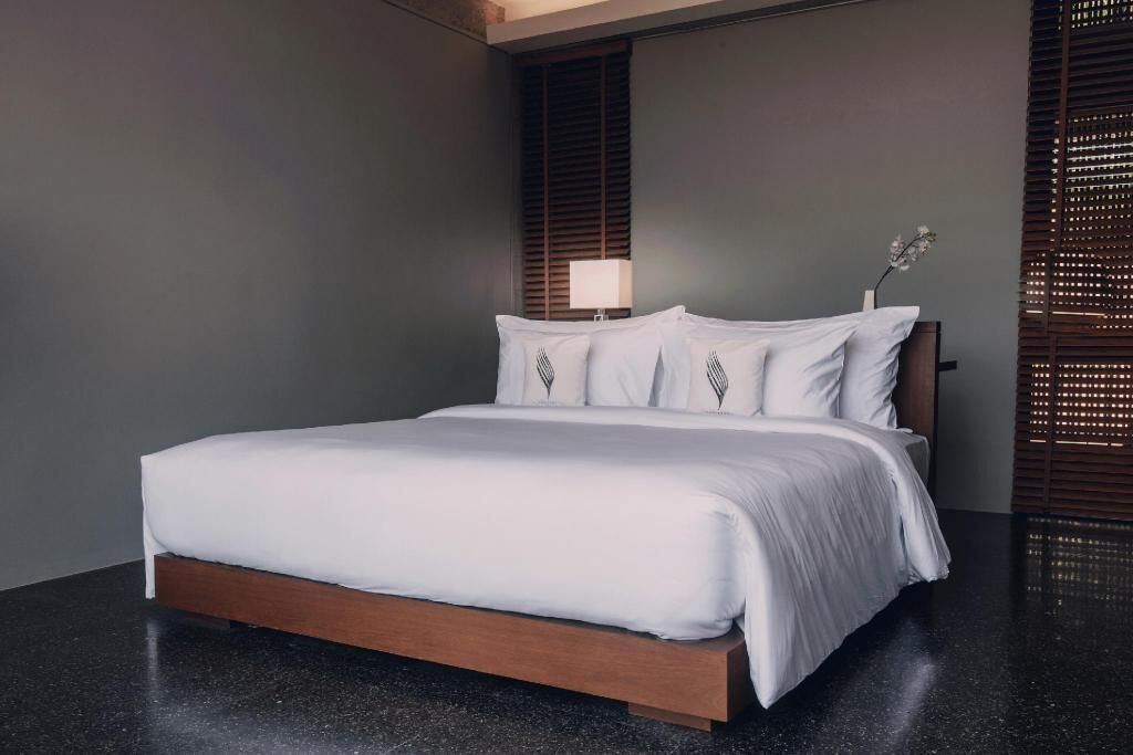 1 dormitorio, minibar, caja fuerte y escritorio