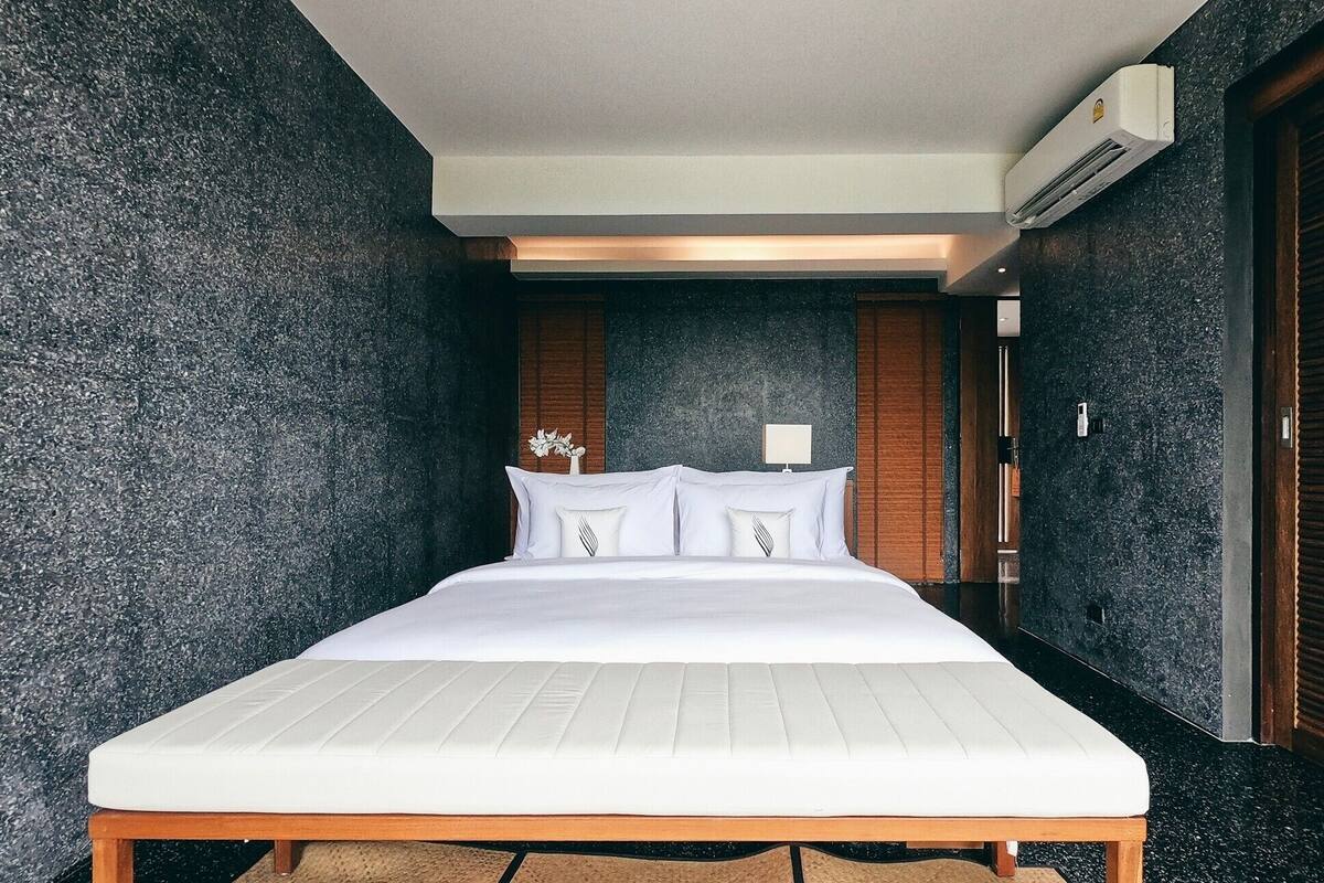 minibar, in-room safe, desk, blackout curtains