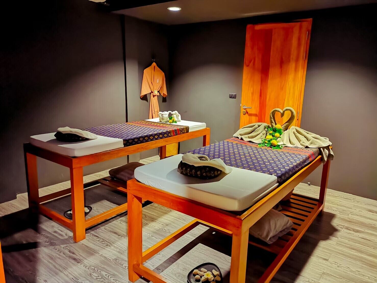 couples treatment room(s), deep-tissue massages, thai massages
