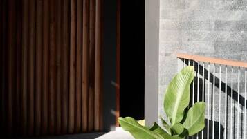 Couples treatment room(s), deep-tissue massages, Thai massages