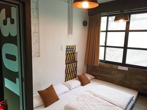 Standard Quadruple Room, Non Smoking (301) | Individually decorated, desk, soundproofing, rollaway beds