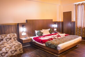 1 habitación, caja de seguridad en la habitación y escritorio 