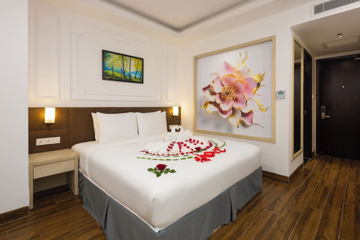 高级双人房, 1 张大床, 无窗 | 高档床上用品、记忆海绵床垫、迷你吧、客房内保险箱