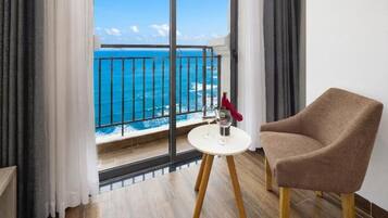 Habitación Premier, vistas al mar | Ropa de cama de alta calidad, colchones viscoelásticos, minibar