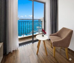 Habitación Premier, vistas al mar | Ropa de cama de alta calidad, colchones viscoelásticos, minibar