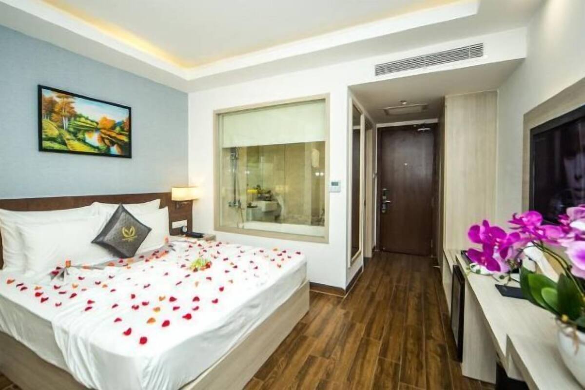 1 bedroom, premium bedding, memory-foam beds, minibar