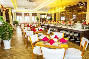 Daily buffet breakfast (VND 150000 per person)