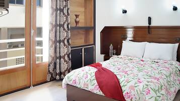 Double Room Single Use, 1 Double Bed | Desk, blackout drapes, WiFi (free), bed sheets