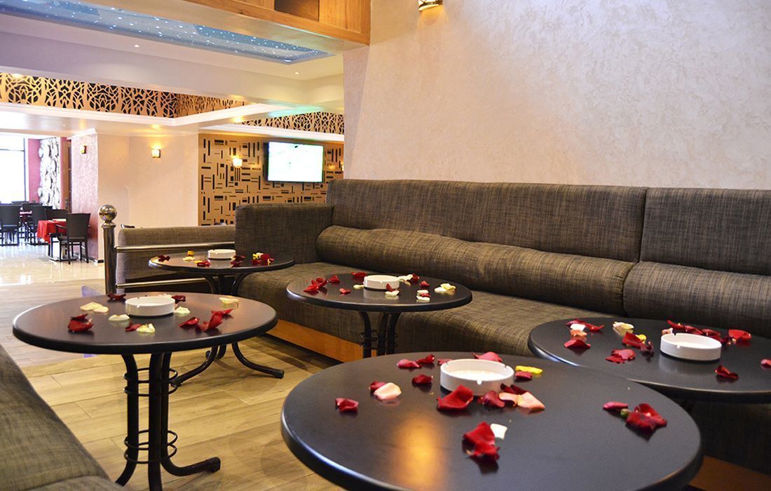 Breakfast, lunch, dinner served; local and international cuisine 