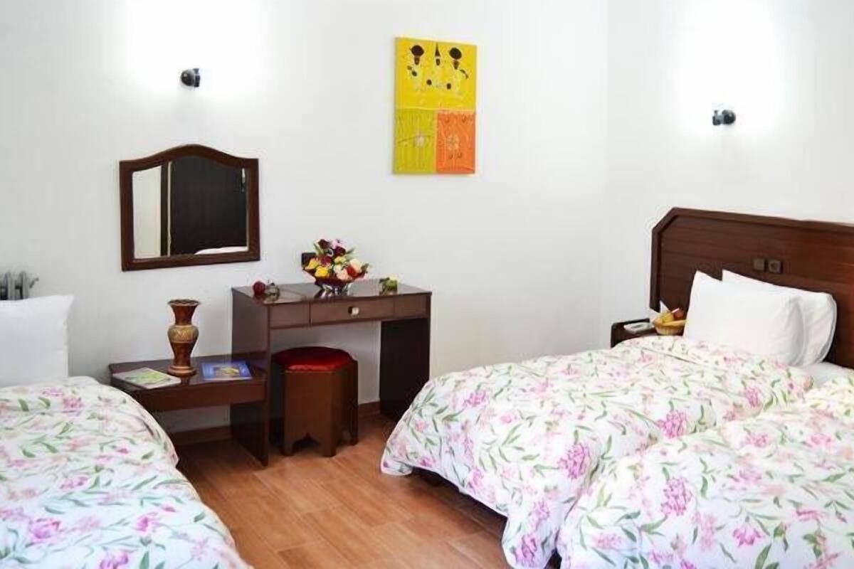 Chambre triple, 3 lits jumeaux | Bureau, rideaux d’obscurcissement, accès au Wi-Fi (inclus)