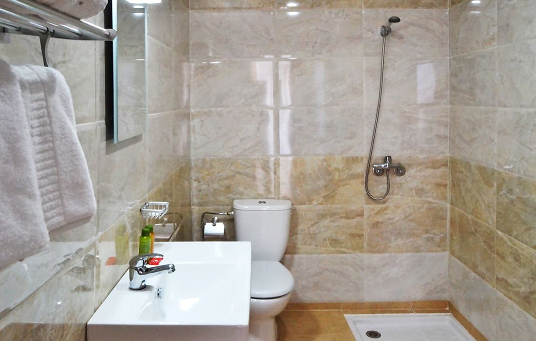 Shower, towels