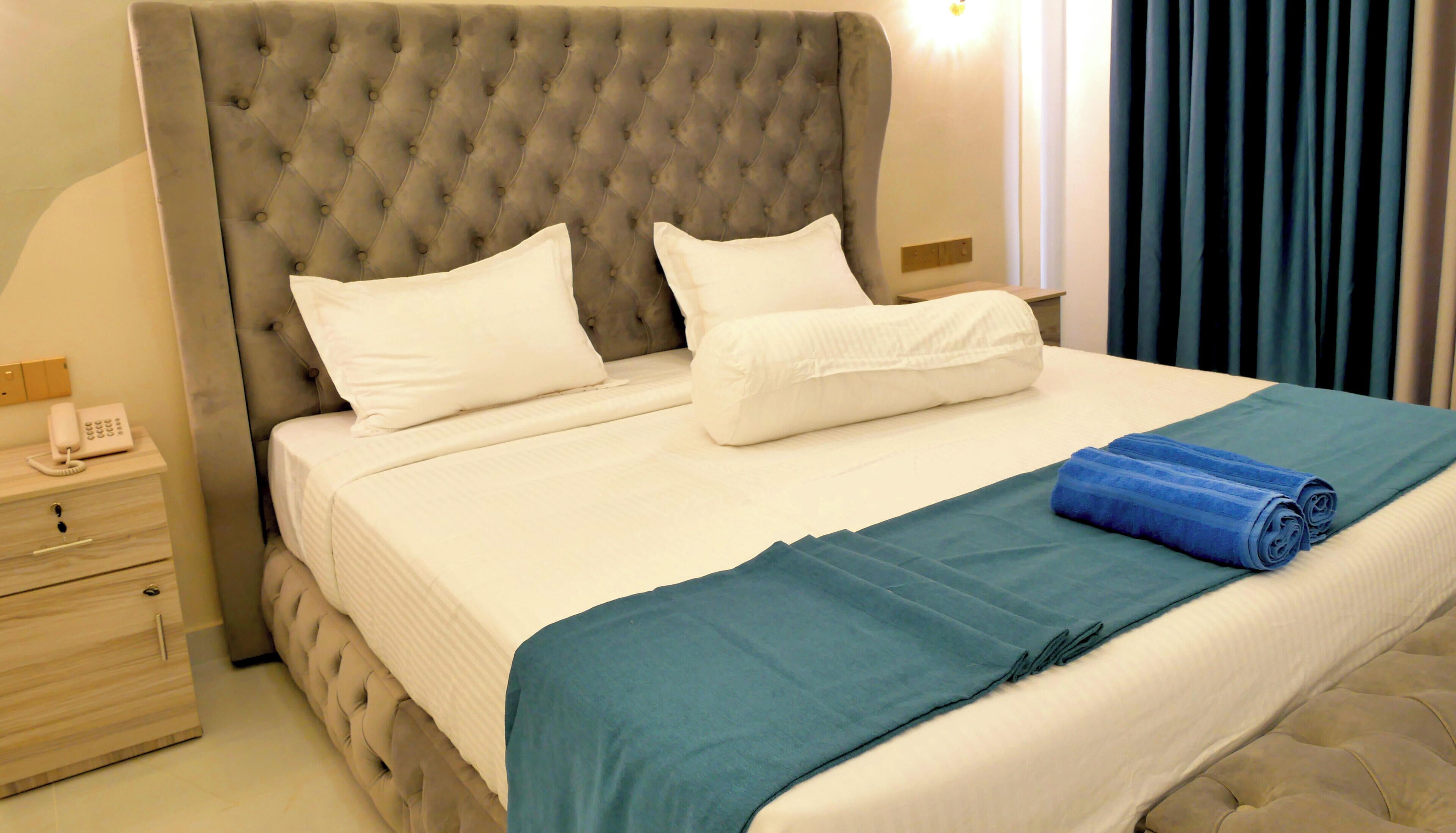 Royal Triple Room | Egyptian cotton sheets, premium bedding, down comforters, pillowtop beds