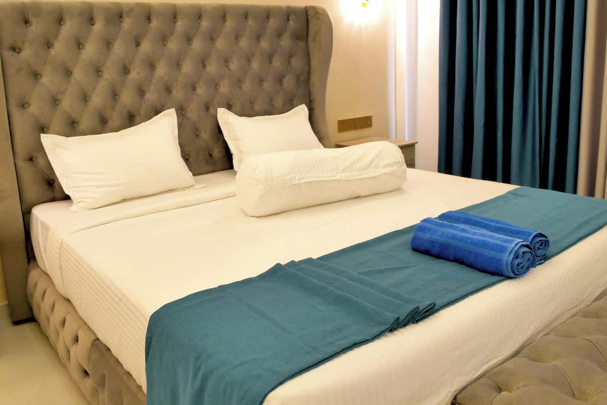 Royal Triple Room | Egyptian cotton sheets, premium bedding, down comforters, pillowtop beds