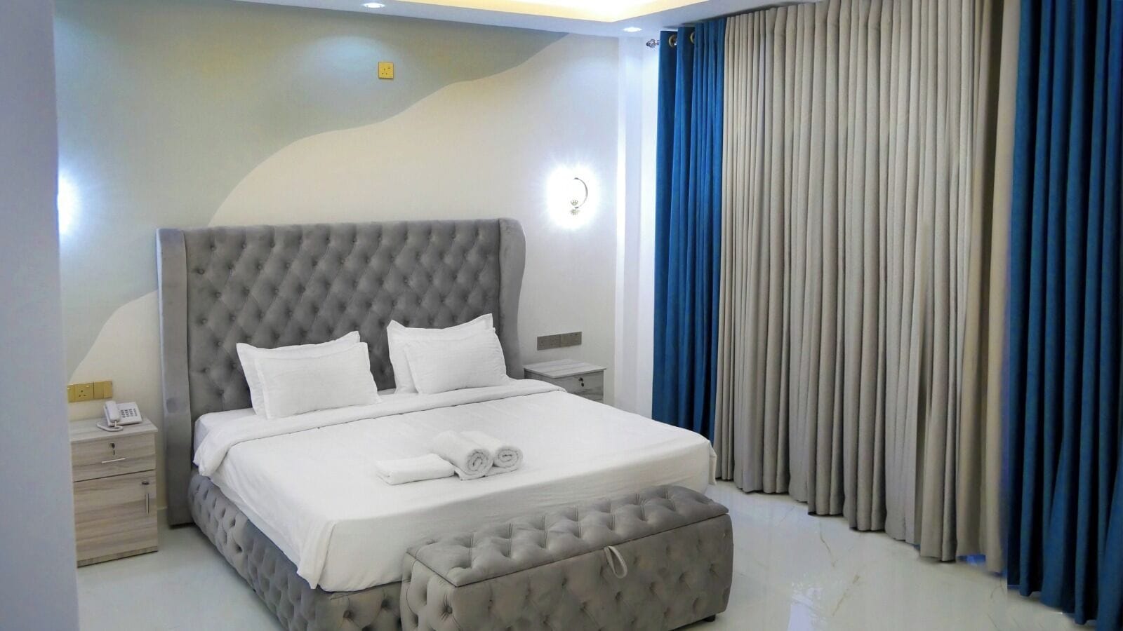 Habitación triple Royal | Sábanas de algodón egipcio y ropa de cama de alta calidad