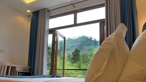 Royal Quadruple Room | Balcony view - Nine Arch Holiday Resort (Ella)