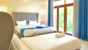 Royal Triple Room | Balcony