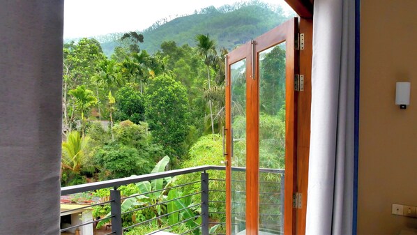 Premier Double Room | Balcony view - Nine Arch Holiday Resort (Ella)