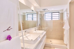 Bathroom - Les Estivales Beachfront Suites & Penthouses with LOV (Pointe Aux Piments)