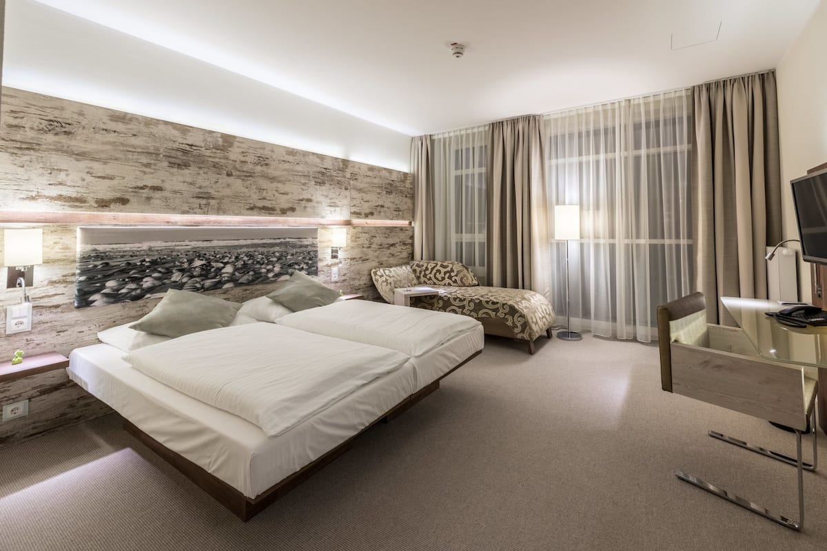 comfort double room | 1 bedroom, minibar, in-room safe, desk