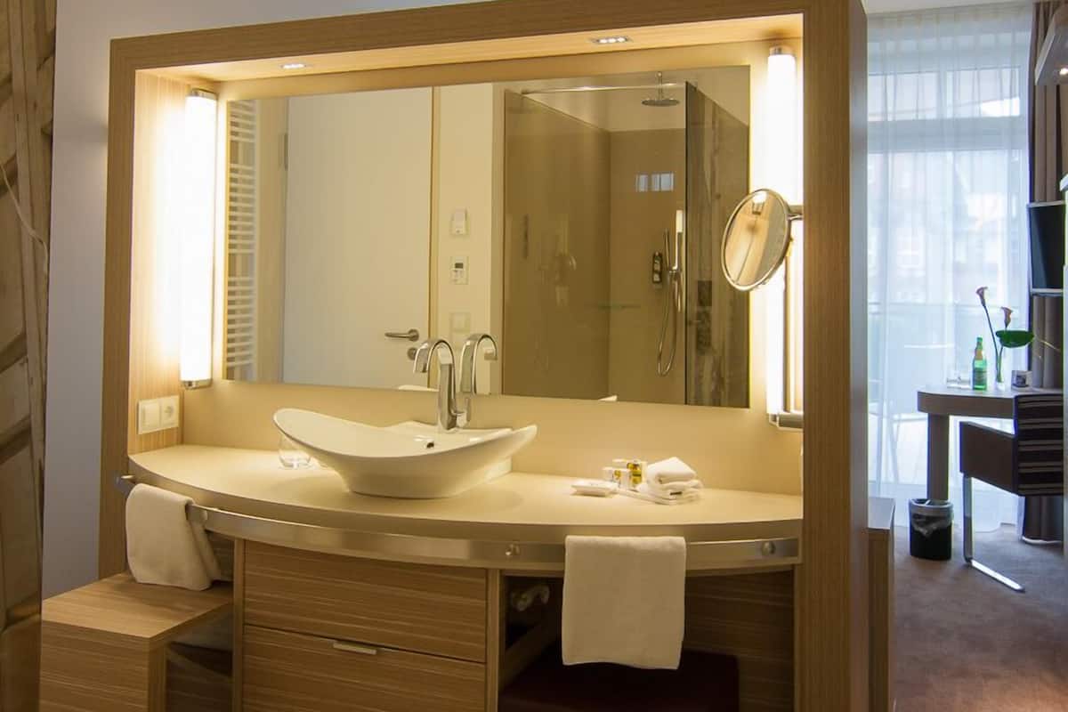standard double room | bathroom | shower, rainfall showerhead, hair dryer, towels