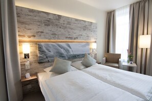 Standard Double Room | Minibar, in-room safe, desk, soundproofing - Arkadenhaus Papenburg (Papenburg)