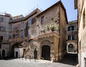 Exterior - Torre Sant'Antonio Tivoli (Tivoli)