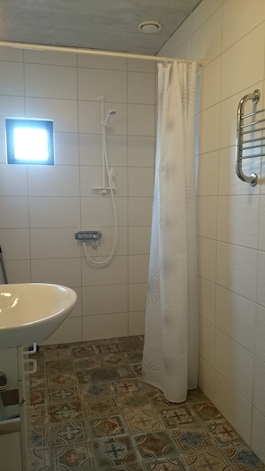 Basic Room, Non Smoking | Bathroom shower - Branteviks Viste (Brantevik)