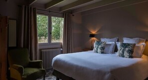 Premium bedding, in-room safe, individually decorated - Hotel Spa Les Pins De César (Saint-Jouin-Bruneval)