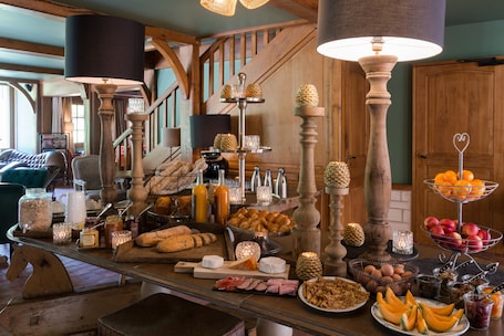 Daily buffet breakfast for a fee. Hotel Spa Les Pins De César