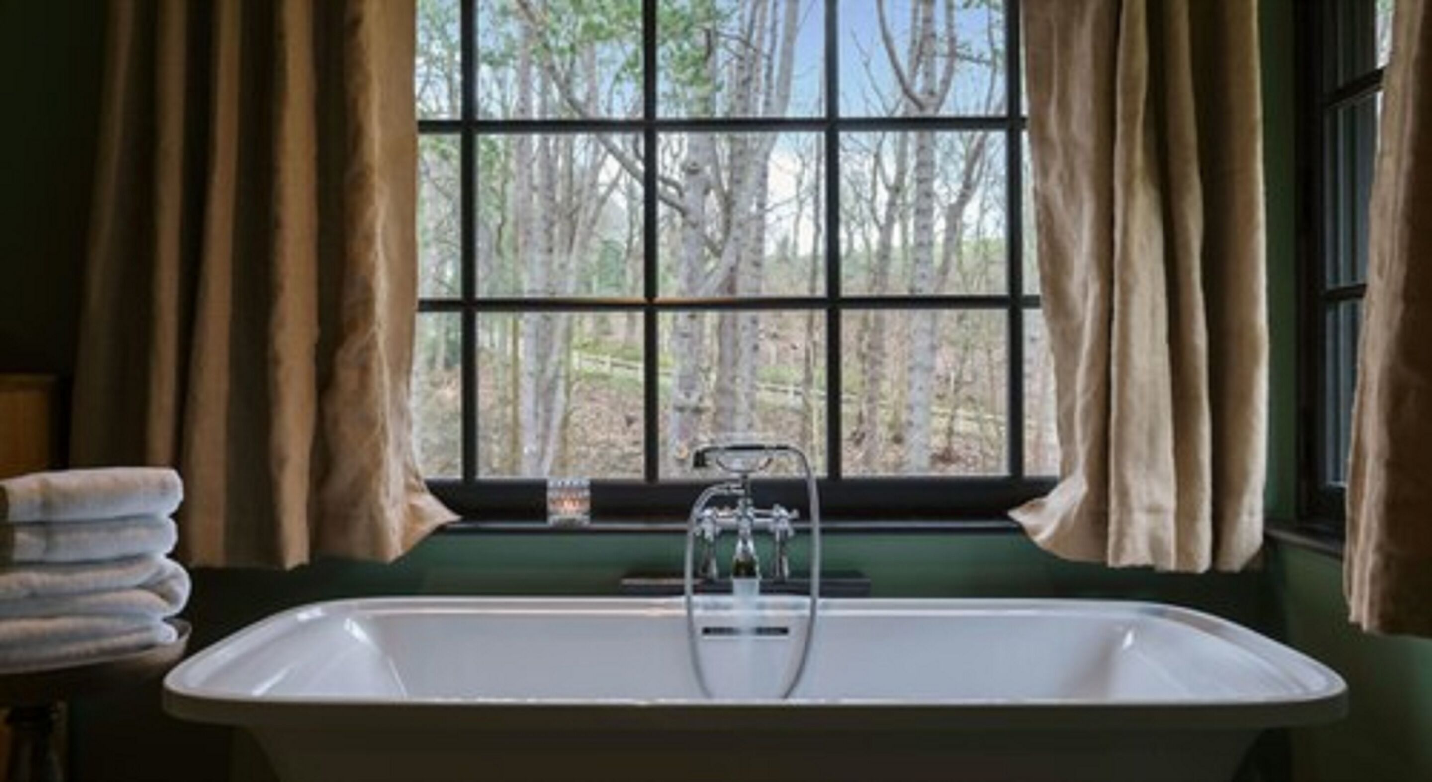 privilege room | deep-soaking bathtub