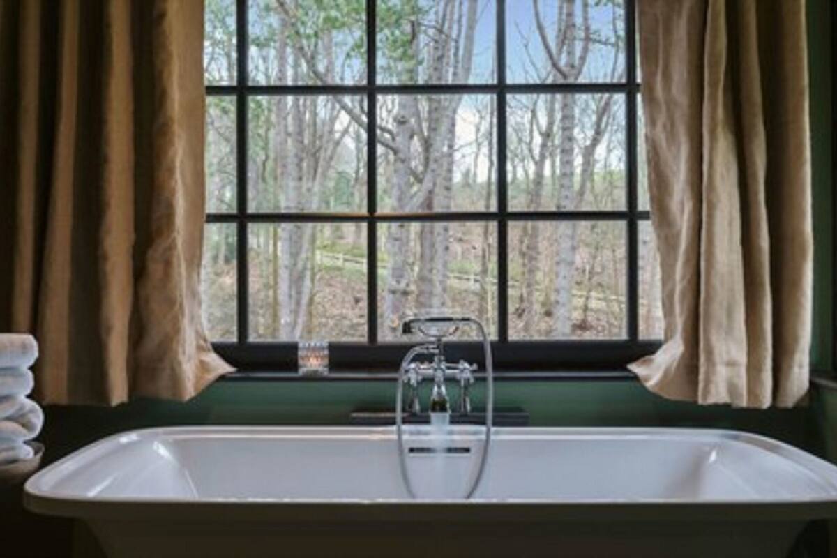 privilege room | deep-soaking bathtub