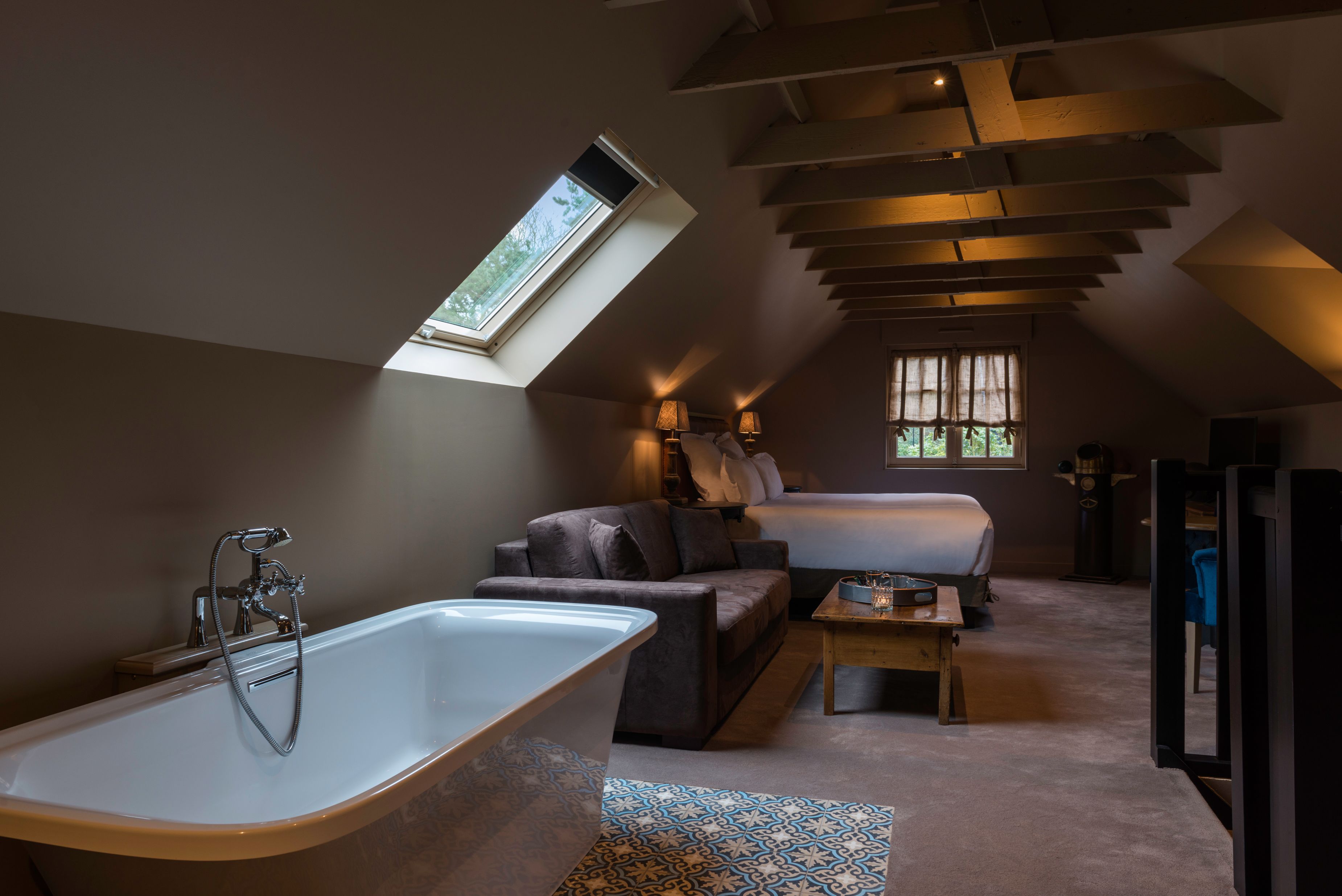 prestige room | bathroom sink