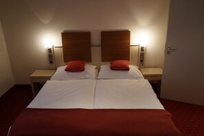 Brankas, tirai kedap cahaya, dan tempat tidur bayi (biaya tambahan)