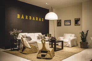 Daily continental breakfast (EUR 19 per person)