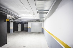 Parken ohne Service (25 EUR pro Nacht)