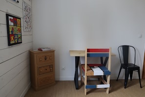 Double Room, Non Smoking (Palette) | Individually decorated, individually furnished, desk, iron/ironing board
