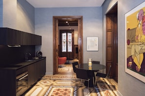 Royal Suite | Private kitchen | Fridge, microwave, oven, stovetop