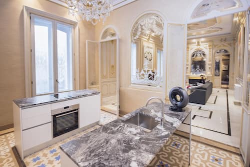 Suite Deluxe (Alfonso XIII) | Cocina privada | Refrigerador, microondas, horno y parrilla de estufa