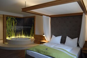 Suite – junior | Skrivebord, lydisolert, wi-fi (inkludert) og sengetøy