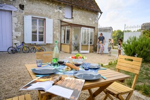 House, Ensuite, River View | Garden