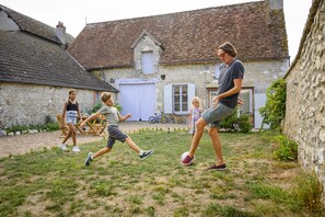 Ferienhaus, mit Bad, Flussblick | Garten
