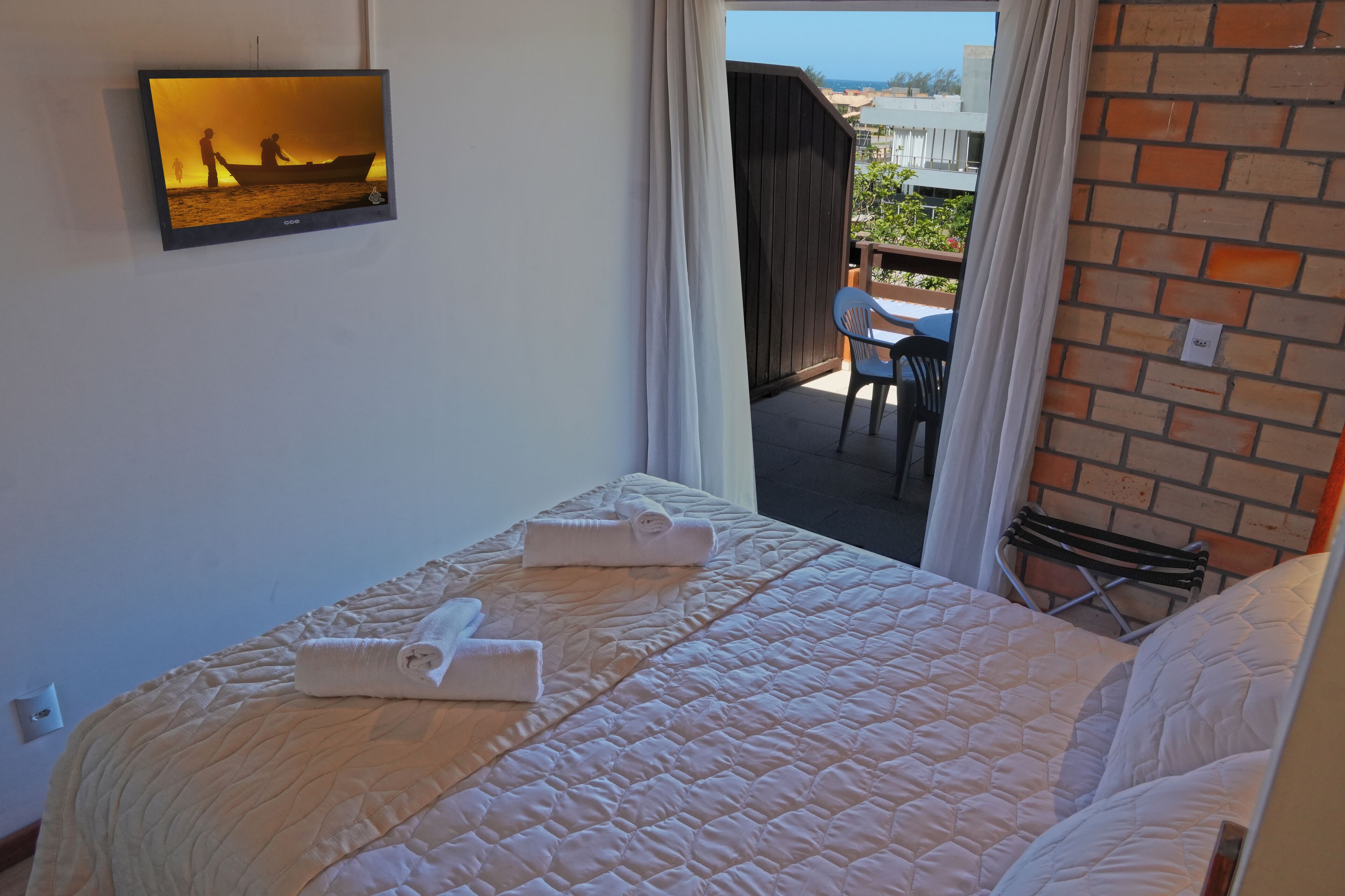 Minibar, blackout drapes, free WiFi, bed sheets