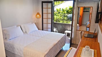 Quarto casal ou duplo luxo, para não fumantes | Frigobar, cortinas blackout, Wi-Fi de cortesia, roupa de cama