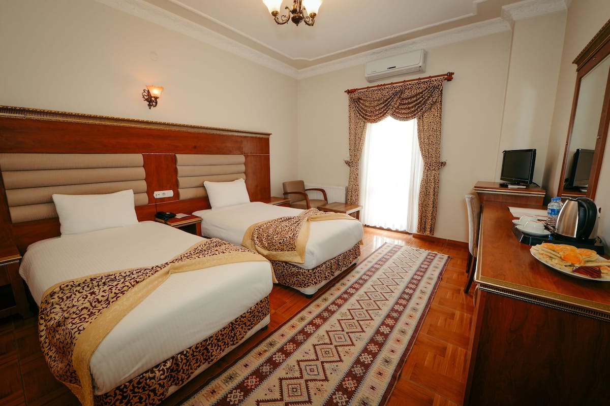 Minibar, escritorio, wifi gratis y ropa de cama
