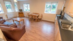 Apartment, 2 Bedrooms | Living area